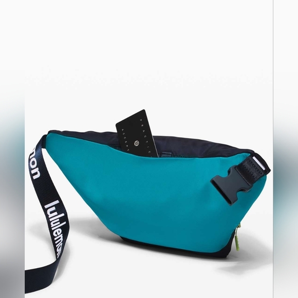 Lululemon The Rest is Written Belt Bag *3L True Navy / Hawaiian Blue - Picture 4 of 8
